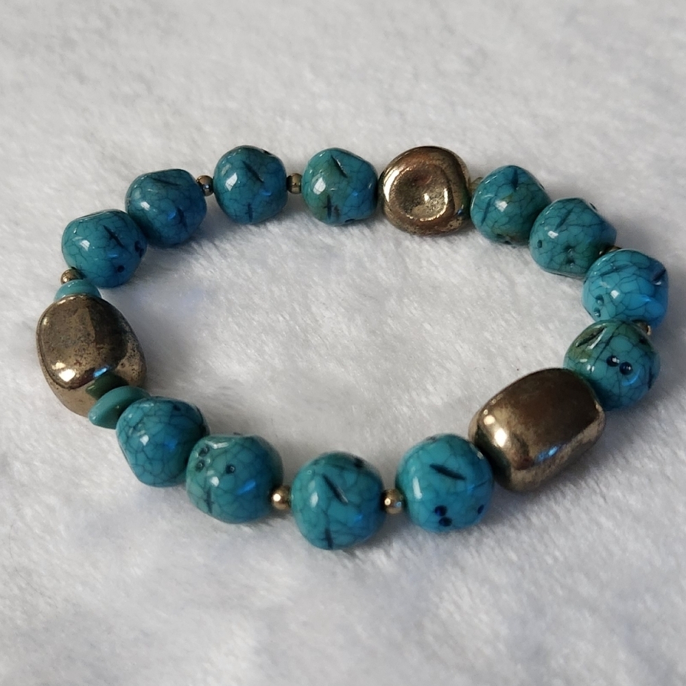 💙Turquoise Beaded Bracelet with Silver & Gold-Tone Accents, Elegant Statement - Picture 4 of 10